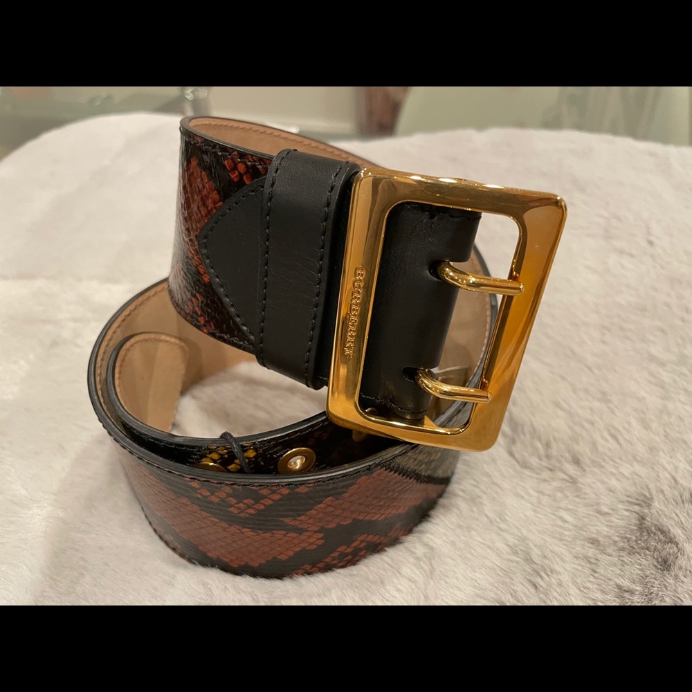 Burberry Military Buckle Patchwork Ayer Belt
Size 75
Brand New Condition